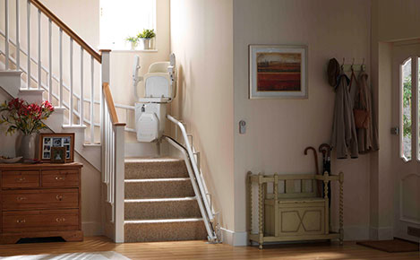 Tudja, hogy a lépcsőlift milyen kevés helyet foglal el a lépcsőjén?